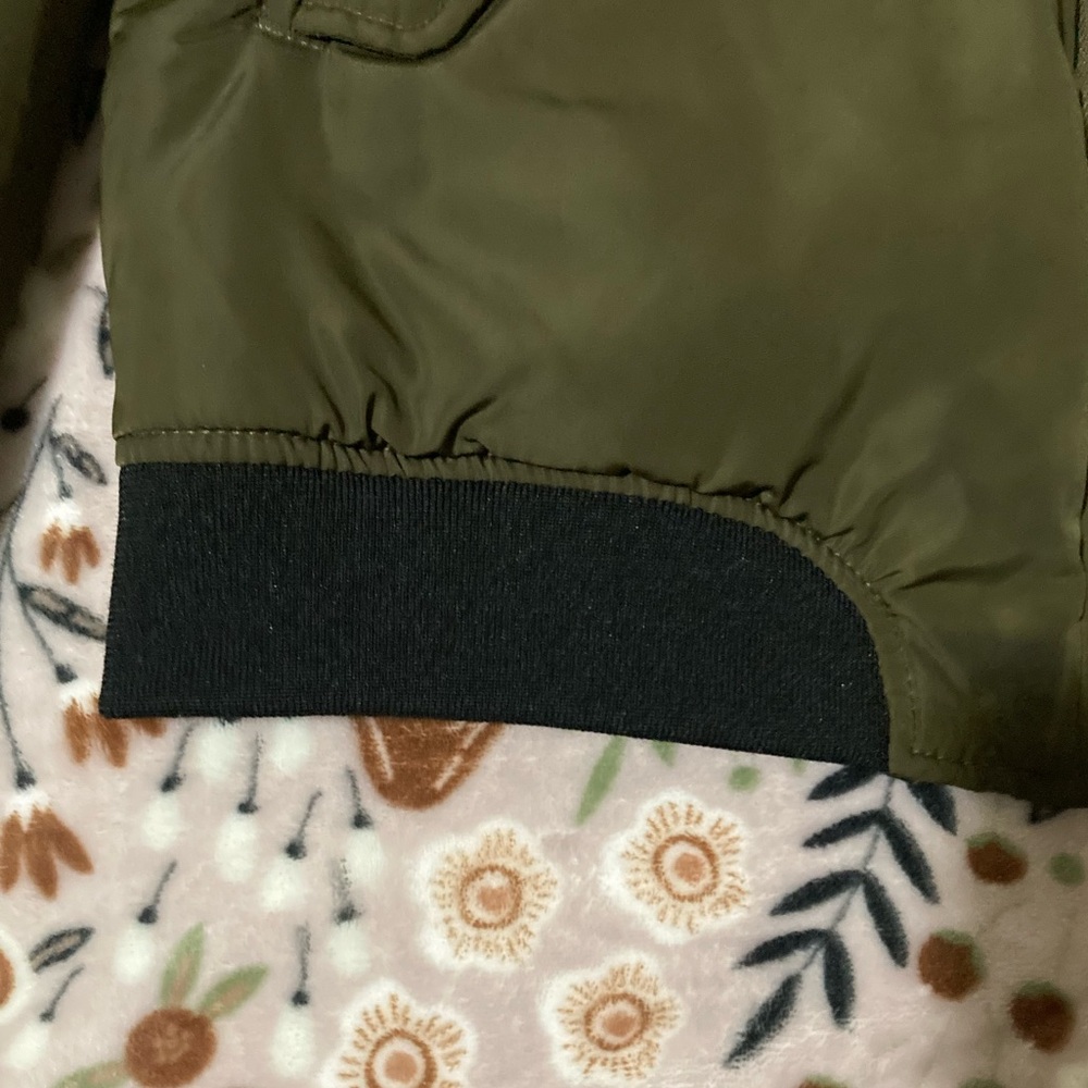 Zara Woman Olive Green Bomber Jackek
Size: M - Picture 9 of 14